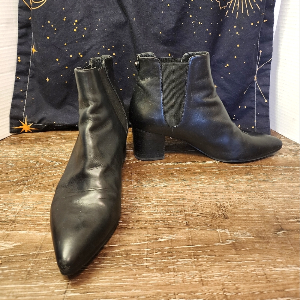 Stuart Weitzman Yuliana 60 Chelsea Black Leather Medium Width Bootie Size 9.5 - Picture 1 of 7